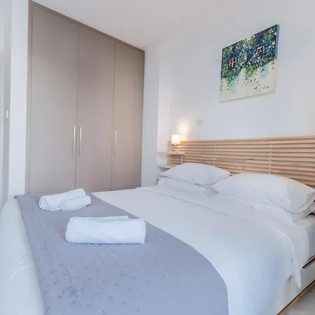 Finikoudes Beachside Retreat Apartament Larnaca