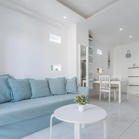 Finikoudes Beachside Retreat * Larnaca