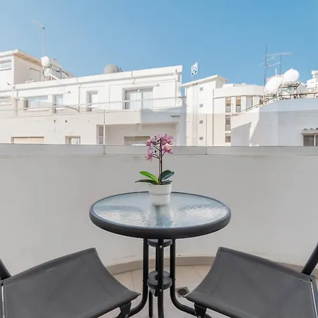 Finikoudes Beachside Retreat Larnaca