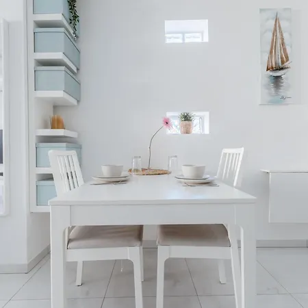 Finikoudes Beachside Retreat Larnaca