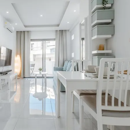 Apartament Finikoudes Beachside Retreat