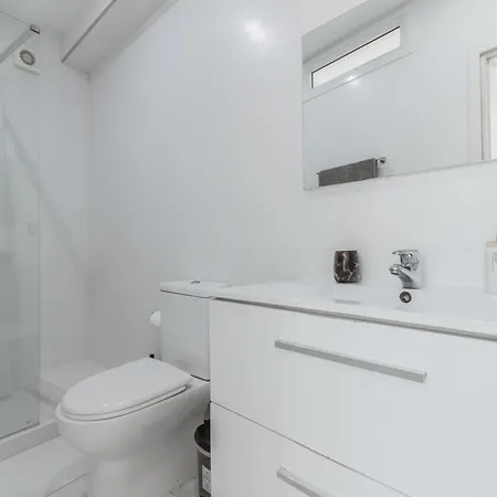 Finikoudes Beachside Retreat Apartament Larnaca
